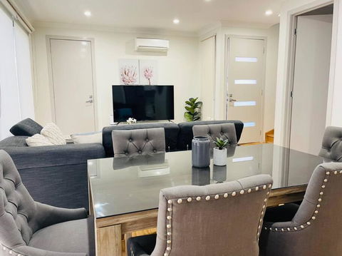 D112 Braybrook Central Stay-Great Getaway - Accommodation Fremantle 3