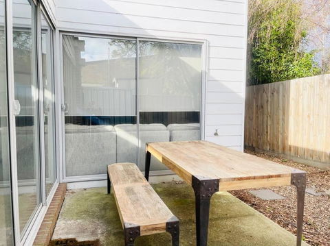 D119 Silver Birch Family Stay - Accommodation Fremantle 1
