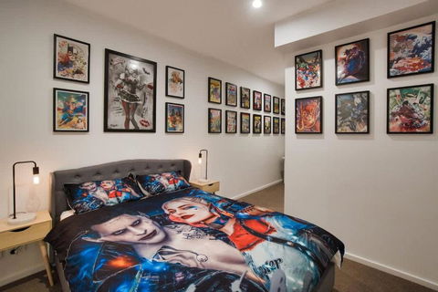 DC Vs Marvel Theme Ft Arcade Machine Pool Gym Sauna BBQ - Accommodation Fremantle 3