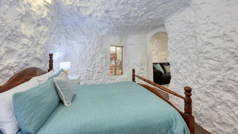 Desert Hideaway - Underground Living - White Cliffs - Accommodation Fremantle 4