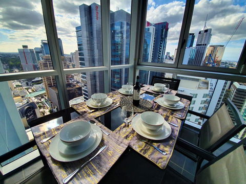2BR EPIC VIEWS , CBD,  2 Cars , Pool, Wine, Gym, Netflix - Accommodation Fremantle 1