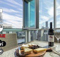 2BR EPIC VIEWS  CBD  2 Cars  Pool Wine Gym Netflix - Accommodation Fremantle