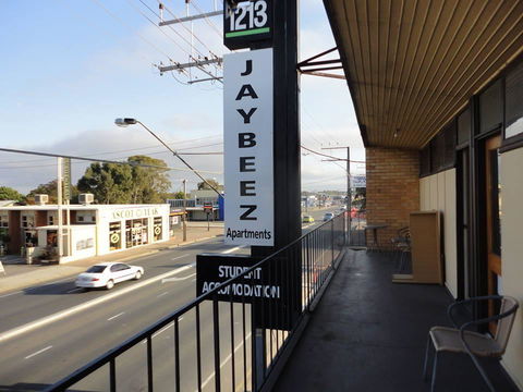 3 BEDROOM APARTMENT ST MARYS - Accommodation Fremantle 0