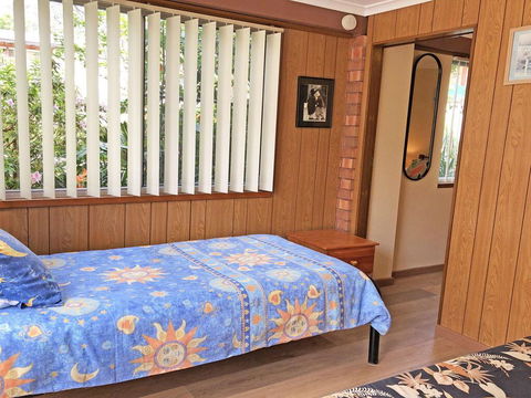 3 Tomaree Street - Cute 4 Bedroom House With Aircon In The Heart Of Town - Accommodation Fremantle 3