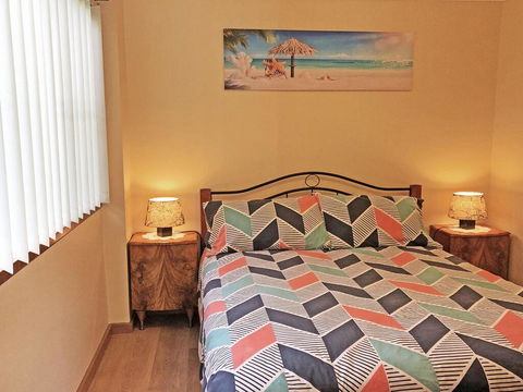 3 Tomaree Street - Cute 4 Bedroom House With Aircon In The Heart Of Town - Accommodation Fremantle 2