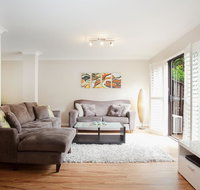 3-Bed Home with BBQ Patio near Parks and Playgrounds - Accommodation Fremantle