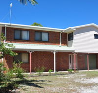 31 Bombala Crescent - Two storey home with covered outdoor deck fully fenced backyard. Pet friendly - Accommodation Fremantle