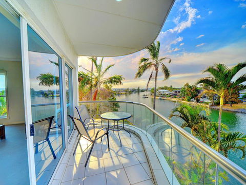 3br Broadbeach Lakefront Apartment - Accommodation Fremantle 0