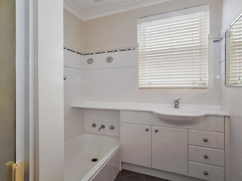 4 'Sebastapol' 66 Thurlow Avenue - Great Little Unit - Accommodation Fremantle 3