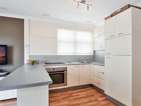 4 'Sebastapol' 66 Thurlow Avenue - Great Little Unit - Accommodation Fremantle 1