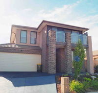 4 Bed 2 And A Half Bath Luxury Villa in Point Cook - Accommodation Fremantle