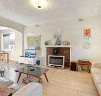 4 MONTROSE AVE - retro home in the heart of town - Accommodation Fremantle