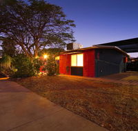 4 Page Street - Colourful and Shady 3-Bedroom Home - Accommodation Fremantle