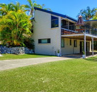 40 Rumbalara Avenue - Rainbow Beach Entertain on the spacious verandah overlooking beautiful Rainbow Beach - Accommodation Fremantle