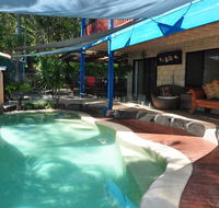 43 Double Island Drive - Two level holiday home with swimming pool. Located close to beach and CBD - Accommodation Fremantle