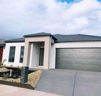 4Bed 2Bath Cozy Guesthouse in Tarneit - Accommodation Fremantle