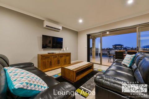 5 Kestrel Place - PRIVATE JETTY & POOL - Accommodation Fremantle 2