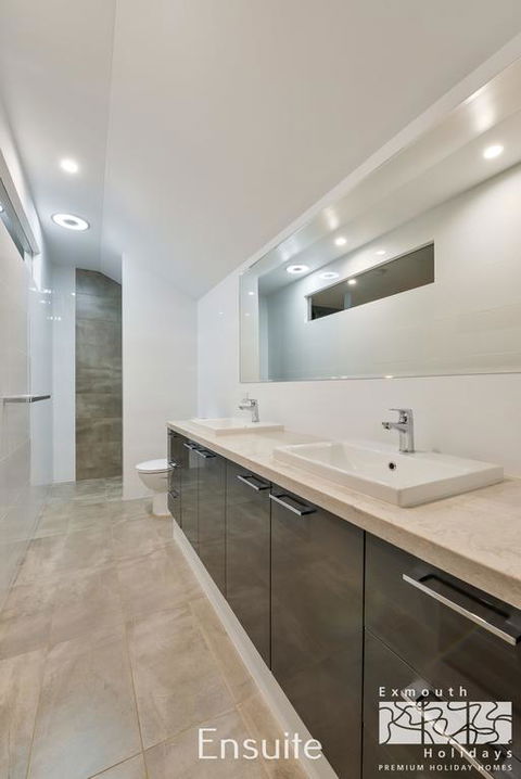5 Kestrel Place - PRIVATE JETTY & POOL - Accommodation Fremantle 3