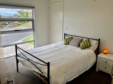 5 Star Gowanbrae Views - Accommodation Fremantle 0