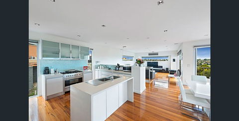 5 Star Gowanbrae Views - Accommodation Fremantle 1