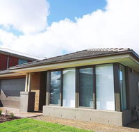 5Bed 2Bath Family House in Werribee - Accommodation Fremantle