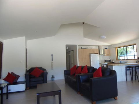6 Bomburra Court - Rainbow Beach, Pet Friendly In Great Bush And Beach Location - Accommodation Fremantle 2