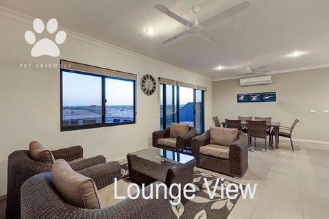 6 Corella Court - PRIVATE JETTY & POOL - Accommodation Fremantle 2