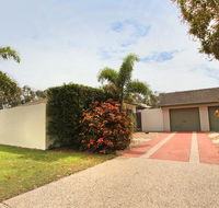 6 Petrie Ave Marcoola Pet Friendly Linen supplied - Accommodation Fremantle