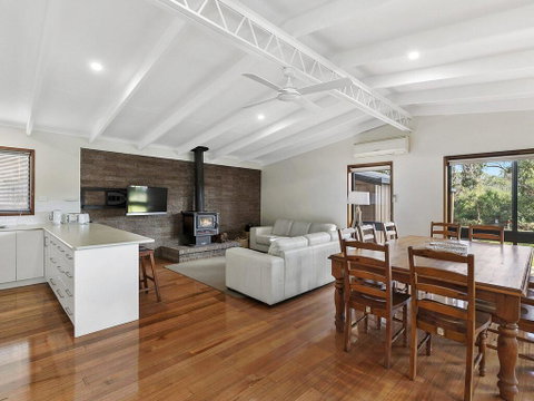 62 BINGLEY PARADE RIVERSEA HOUSE - Accommodation Fremantle 3