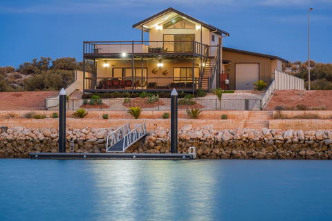 64 Madaffari Drive - PRIVATE JETTY - Accommodation Fremantle 0