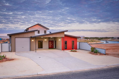 64 Madaffari Drive - PRIVATE JETTY - Accommodation Fremantle 1
