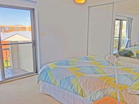 7 'Skyline' 12 Thurlow Avenue - Unit With A WOW Factor - Accommodation Fremantle 3