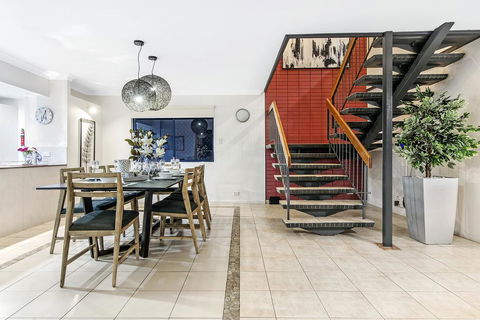 7 Bedroom Gold Coast Luxury Waterfront Home With Pool, Sleeps 20! - Accommodation Fremantle 1