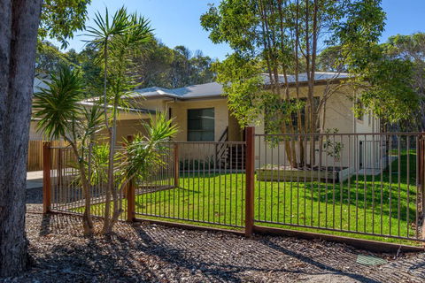 7 Ibis Court - Spacious Family Home With Large Outdoor Area, Swimming Pool & Ample Parking - Accommodation Fremantle 1
