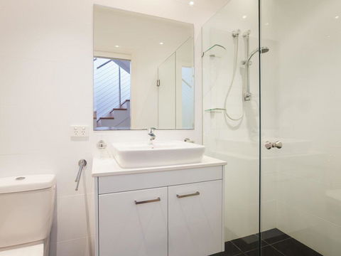 7 Judith Street - Stunning Duplex With Ducted Air - Accommodation Fremantle 3