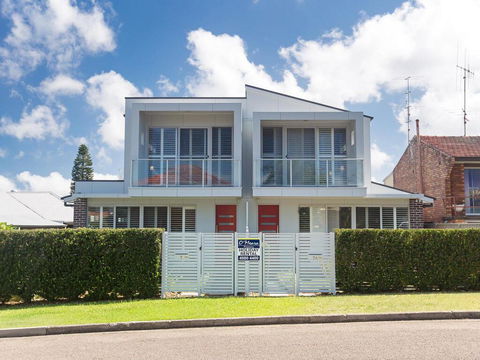 7 Judith Street - Stunning Duplex With Ducted Air - Accommodation Fremantle 0