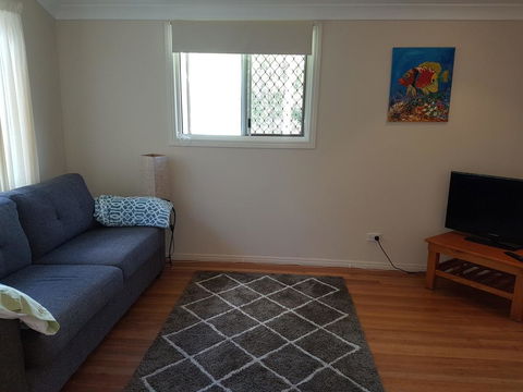 8 Hakea Place - Family Home On A Quiet Street, Close To Beach & Shops, Pet Friendly - Accommodation Fremantle 3