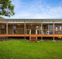 98 Ocean Parade - Rustic Log Cabin - Accommodation Fremantle