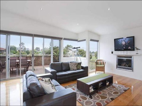 A Beautiful Beach House Torquay - Accommodation Fremantle 1