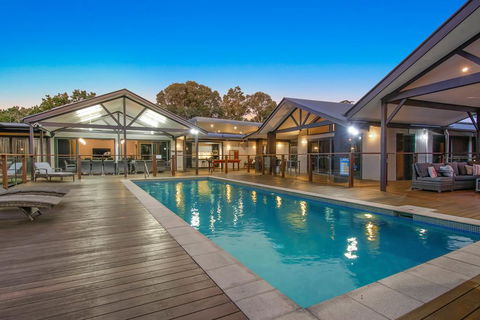 A PERFECT STAY - Lennox Unique Coastal Retreat - Accommodation Fremantle 0