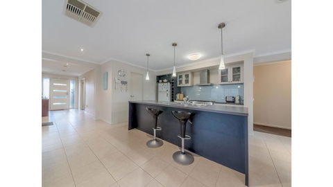 A TOUCH OF CLASS - PET FRIENDLY (OUTSIDE ONLY) - Accommodation Fremantle 3