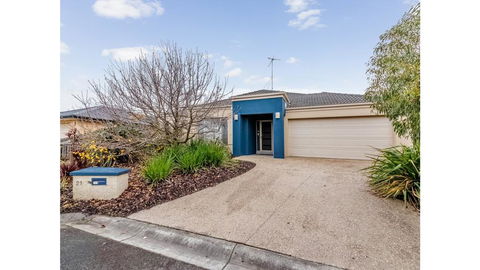 A TOUCH OF CLASS - PET FRIENDLY (OUTSIDE ONLY) - Accommodation Fremantle 0