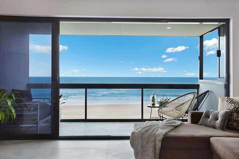 Absolute Beach Front Renovated 3 Bdrm 2 Bath App - Accommodation Fremantle 0