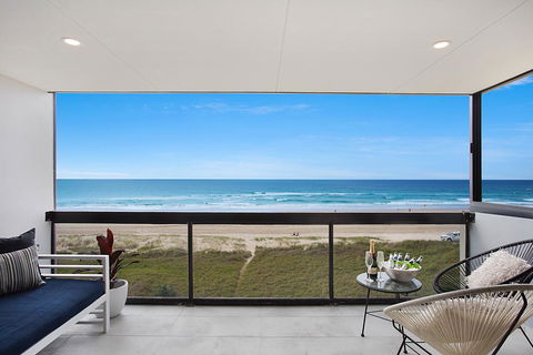 Absolute Beach Front Renovated 3 Bdrm 2 Bath App - Accommodation Fremantle 3