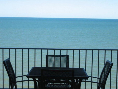 Absolute Beachfront With Million Dollar Views - Accommodation Fremantle 0