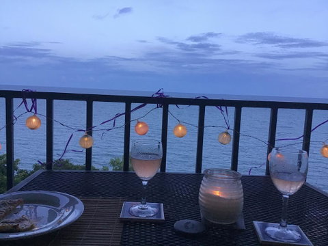 Absolute Beachfront With Million Dollar Views - Accommodation Fremantle 1