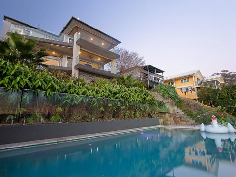 Absolute Waterfront Lakehouse Fishing Point Waterfront Pool Jetty - Accommodation Fremantle 0