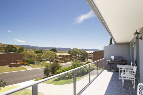 Acacia 2 - Luxurious Holiday Townhouse - Accommodation Fremantle 0