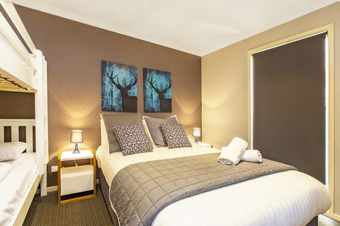 Acacia 2 - Luxurious Holiday Townhouse - Accommodation Fremantle 2