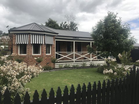 Acacia House - Central Healesville - Yarra Valley - Accommodation Fremantle 0